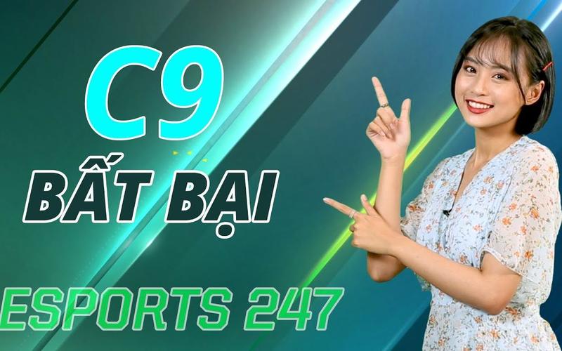 Cha mẹ Hoa hậu Đặng Thu Thảo bên trại cá giống
