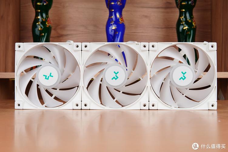 Bản thân Trung Quốc trong những cuộc Triển lãm ôtô hoặc công nghệ cũng thường xuyên có sự xuất hiện của nhiều người đẹp ăn mặc hết sức mát mẻ. Vậy nên nhiều người đã cho rằng báo chí Trung Quốc đang lợi dụng vấn đề chính trị để đưa ra những nhận định xuyên tạc về Nhật Bản...
