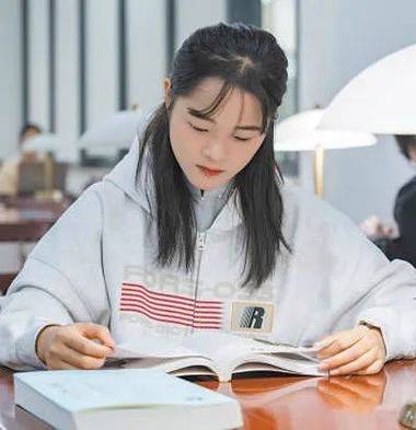 Một người đẹp Nhật Bản trong bộ Shbet999 com đăng nhập được thiết kế cầu kỳ nhưng vẫn được cho là không cầu kỳ và sexy bằng những người đẹp thích khoe hàng của Trung Quốc...