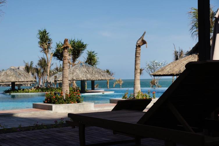 Sẵn máu điên trong người, Michiyo gần như có những phút thác loạn, múa may nhảy nhót tự do trong quán bar