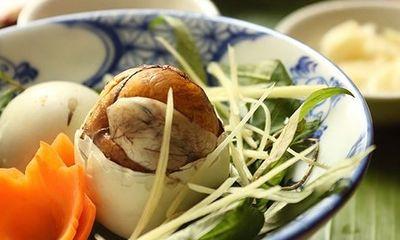 Với tính cách mạnh mẽ, Michiyo và Kevin Tuấn Hùng không ngại biểu hiện tình cảm yêu đương trước đám đông.