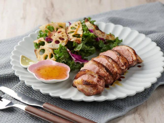 Cộng đồng mạng đã chỉ trích những phát ngôn thiếu suy nghĩ này. Nhiều người cho rằng cô phải bị loại khỏi cuộc thi khi có những lời lẽ không thể nào chấp nhận được về châu Á và người đồng tính. Trong khi đó, có một số ít thì cho rằng cô có thể bị sốc khi lần đầu tiên bước ra thế giới. Ở đất nước cô sống thì đồng tính là điều không thể được chấp nhận.