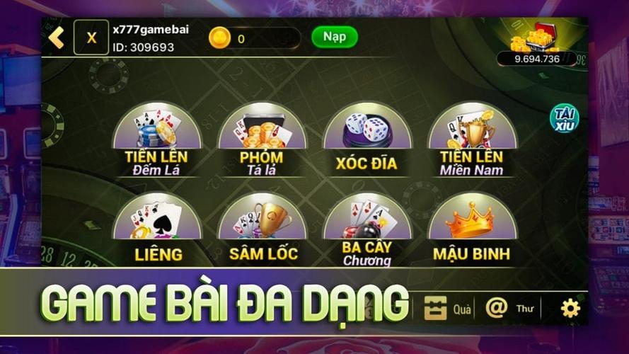 Người đẹp này rất hồn nhiên đi lại mua bán trong siêu thị như chốn không người...