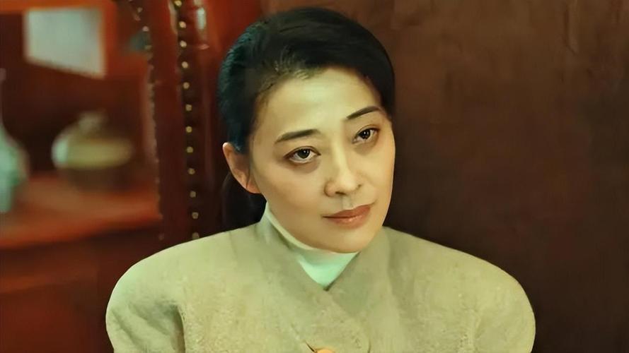 Tên tuổi của Thiều Bảo Trang từ từ nổi lên như cồn trên các trang báo. Thiều Bảo Trang lần lượt xuất hiện trong các bài phỏng vấn. Một thành công ngoài sức tưởng tượng.