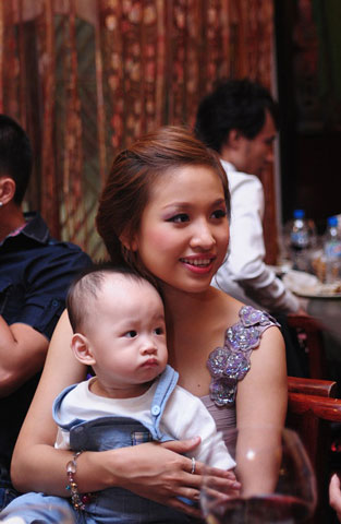 Tuy nhiên đến tháng 3/2012 xuất hiện ở nhiều sự kiện Thanh Vân thường đi một mình mà không có chồng đi bên cạnh như mọi khi.