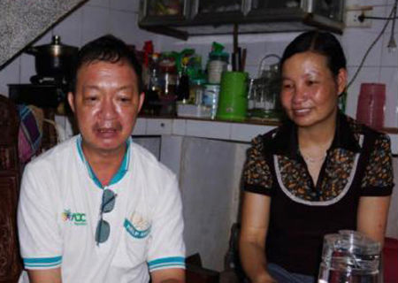 Ông Nhiệm và vợ kể chuyện giấc mơ.