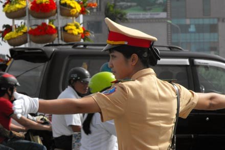 Các đấng mày râu dường như chấp hành luật lệ giao thông tốt hơn trước những