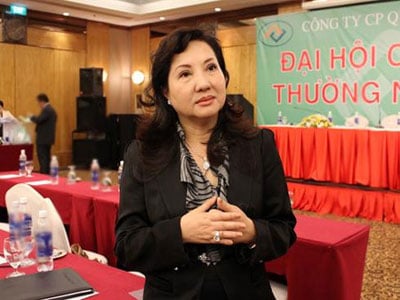 Mới đây, bà Như Loan đã phải thế chấp cổ phiếu để vay tiền ngân hàng, đáp ứng cho việc đền bù và hoàn thiện cơ sở hạ tầng khu dân cư 6A dự án Phước Kiển tại huyện Nhà Bè, TP.HCM. Theo đó, QCG thế chấp toàn bộ dự án với giá trị trên 1.677 tỷ đồng, cùng với 124,2 tỷ đồng giá trị cổ phiếu tại công ty của chủ tịch HĐQT Nguyễn Thị Như Loan cho ngân hàng Đầu tư và Phát triển Việt Nam (BIDV) để vay vốn lên tới gần 930 tỷ đồng.