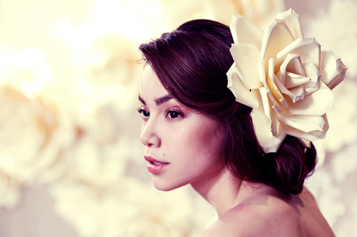 Vẻ đẹp sang trọng, cuốn hút của bà mẹ 1 con.