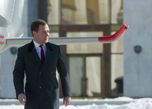 Chính phủ Nga vừa đăng tải một số bức ảnh về chiếc trực thăng Thủ tướng Dmitry Medvedev thường sử dụng để di chuyển từ dinh thự ở ngoại ô đến văn phòng làm việc và những địa điểm khác quanh Moscow.