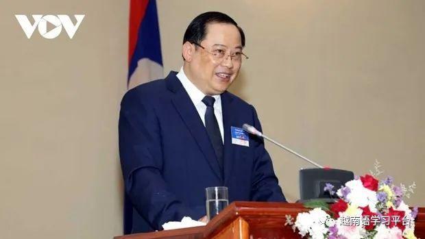 Hình ảnh mô phỏng lại một cảnh treo cổ trong trại tập trung.