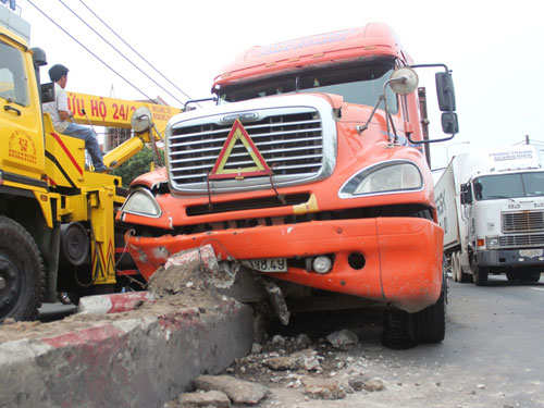 Các vụ tai nạn giao thông do xe tải, xe container gây ra đều có nguyên nhân từ quá tải