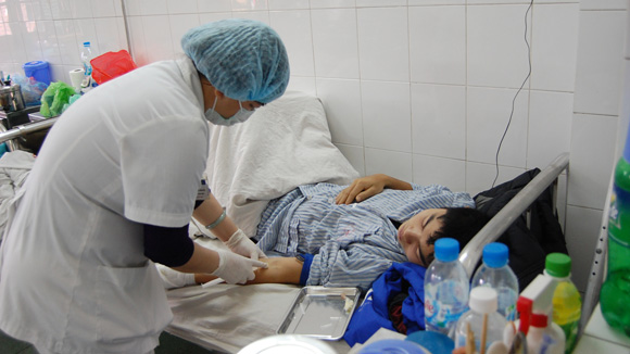 Lo dân sốc vì tăng giá, TP.HCM chưa tăng viện phí vội