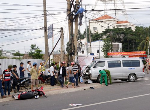 Tai nạn giao thông khiến mất điện trên diện rộng ở Bình Dương