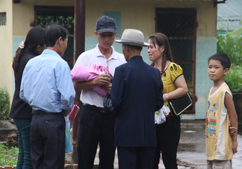 Xót xa cháu bé chưa tròn 1 ngày tuổi đã lìa đời