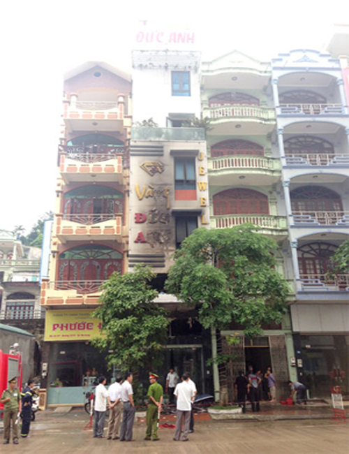Tiệm vàng bị cháy.