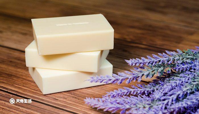 Sự kết hợp hài hòa của những dòng kẻ tinh nghịch giúp đôi trẻ thêm phần xì-tin!