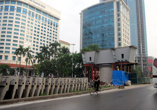 Khu vực rơi thanh dầm cầu vượt.