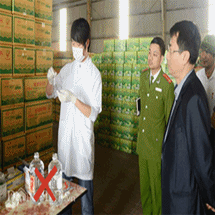 Vụ ngộ độc rượu nếp 29: Pha 'nhầm' cồn đánh vecni
