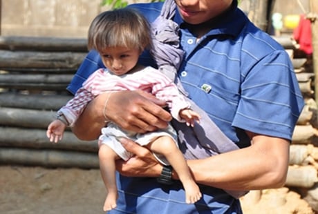 Cậu bé tí hon, nuôi mãi không lớn