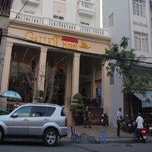 Rơi từ tầng 6 khách sạn, du khách nước ngoài tử vong
