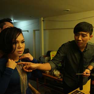 Hoài Linh – Việt Hương “nhí nhố” ở hậu trường “Người bí ẩn”