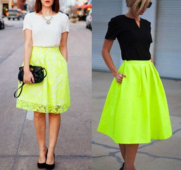 Chân váy xòe đến đầu gối màu neon kết hợp với chiếc áo pull đen đơn sắc và chiếc kính mắt thời trang khiến cho bạn trông bí ẩn và quyến rũ hơn bao giờ hết.