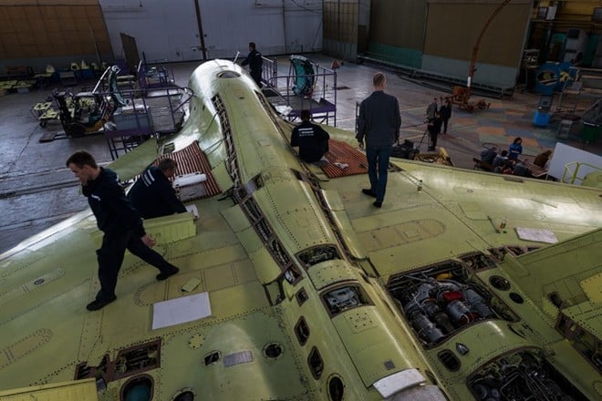 Su-34 là máy bay tiêm kích ném bom hiện đại của không quân Nga, mang biệt danh “xe tăng bay” với khả năng trang bị số lượng lớn vũ khí.