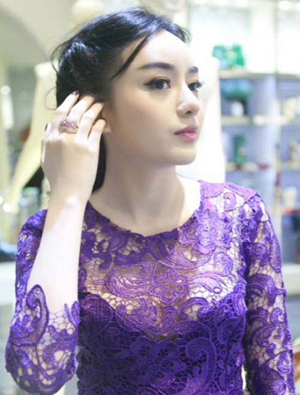 Từ một cô nàng bình thường, không có gì nổi bật, Angela Minh Châu bỗng trở nên nổi như cồn nhờ Shbet888 tiền thưởng cực khủng thẩm mỹ.