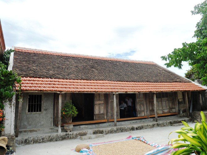 Chủ nhân của ngôi nhà cổ có tuổi đời gần 200 năm nhà là ông Nguyễn Xuân Cúc, nguyên là cán bộ Ban Tuyên giáo Tỉnh uỷ Quảng Bình.