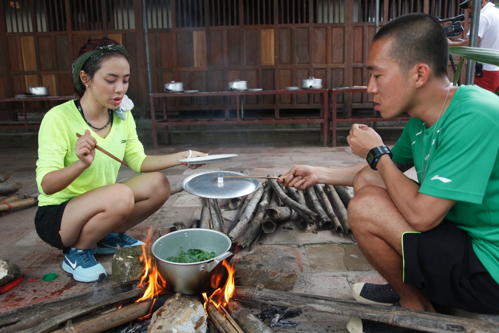 Miko Lan Trinh để mặt mộc trẻ trung hơn nhiều so với việc phục sức lộng lẫy trên sân khấu.