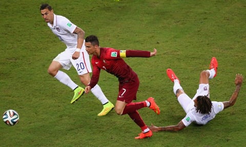 Trong trận đấu, CR7 vẫn là một đối thủ nguy hiểm cho các cầu thủ của Mỹ.