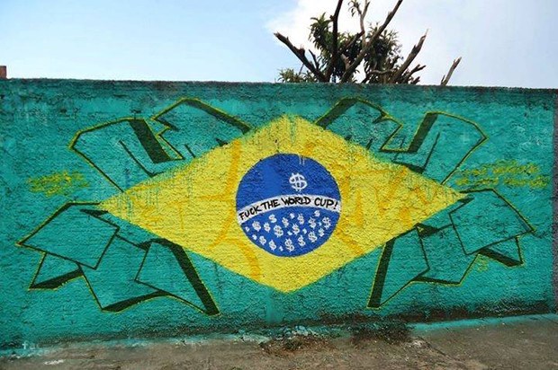 "F*** FIFA" là câu "khẩu hiệu chào mừng" độc đáo nhất ở World Cup 2014