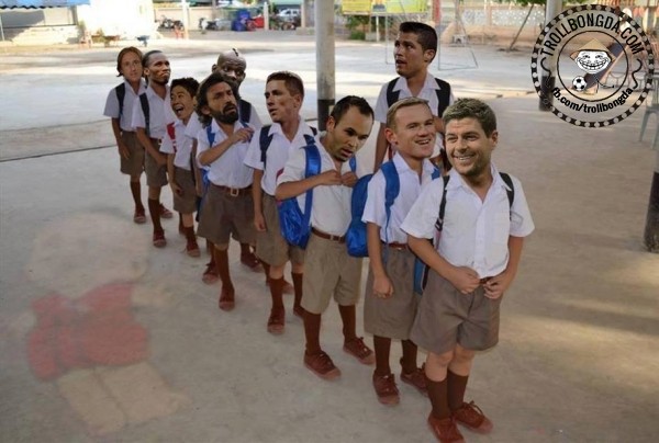 Ronaldo dẫn đoàn học sinh giỏi gồm Gerrard, Rooney, Iniesta, Torres, Pirlo, Balotelli, Kagawa, Drogba và Modric rời Brazil về nước.