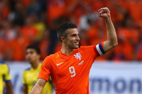 Bên cạnh Robben, tiền đạo Robben, Van Persie cũng gây ấn tượng không kém khi ghi 3 bàn thắng sau hai trận ra sân cho đội tuyển Hà Lan.