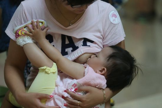 Mục đích của sự kiện là tuyên truyền và khuyến kích các bà mẹ nuôi con bằng chính nguồn sữa của họ.