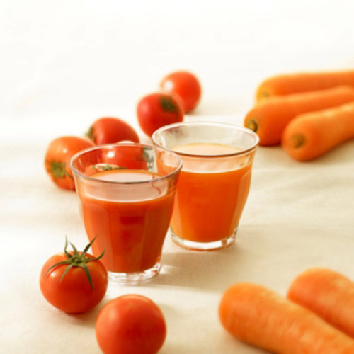 Các loại củ, quả màu đỏ giàu vitamin A, E, giúp cân bằng, hàn gắn các tế bào da từ bên trong, làm cho da mặt luôn mịn màng.