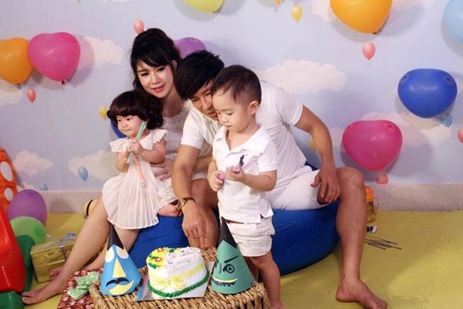 Lý Hải, Minh Hà cũng thường xuyên cho con tham gia quay clip ca nhạc cùng bố.