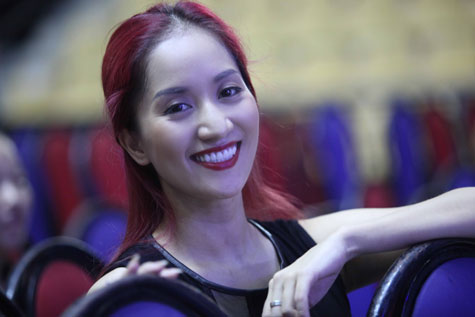 Và nở nụ cười rạng rỡ.