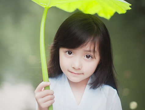Vẻ xinh đẹp của cô bé An Dĩ Hiên.