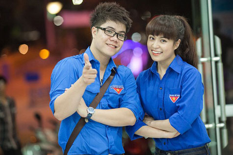 Cô xinh đẹp chụp hình cùng Đinh Mạnh Ninh trong một sự kiện cả hai cùng tham gia.