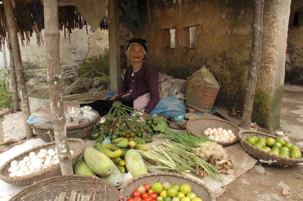 Những mẹt hàng trong góc chợ....