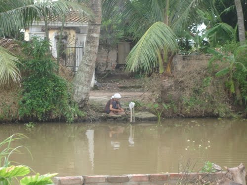 Xóm nhỏ ven sông