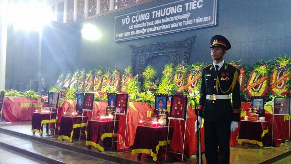 Linh cữu của 18 chiến sĩ hy sinh trong vụ máy bay rơi.