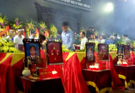 Di ảnh của 18 chiến sĩ.