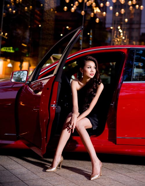Siêu mẫu Thanh Hằng khoe Shbet888 phiên bản mới nhất miên man.