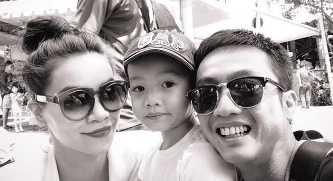 Hồ Ngọc Hà. Danh sách này chắc chắn không thể thiếu bà mẹ 1 con Hồ Ngọc Hà. Hiện nữ ca sĩ xinh đẹp đang có Shbet16 chơi game trực tuyến hạnh phúc bên Cường Đô la, và cậu con trai Subeo. Sau khi làm mẹ, Hà Hồ ngàng càng trở nên mặn mà, quyến rũ hơn bao giờ hết.Những sự kiện mà Hồ Ngọc Hà tham gia luôn thu hút sự chú ý đặc biệt của giới truyền thông. Đặc biệt trong 1 sự kiện cuối năm ngoái, Hà được mời làm giám khảo và đứng bên "nữ hoàng xứ đài" Thái Y Lâm nhưng Hồ Ngọc Hà nổi bật hơn cả về nhan sắc lẫn dáng dấp.