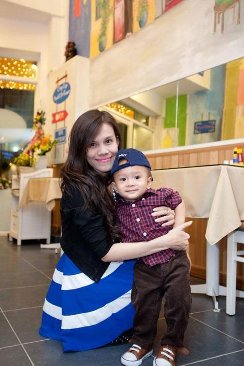 Trước, trong và sau khi vụ lùm xùm con riêng giữa nam ca sĩ Ngô Kiến Huy và Thụy Anh kết thúc, thiên thần bé nhỏ Jacky Minh Trí vẫn sống trong vòng tay yêu thương của Shbet111 slot, casino, thể thao, xổ số bên ngoại.