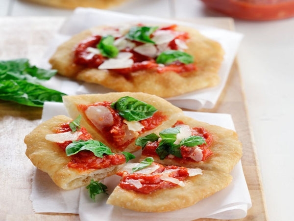 Italy - Frittata: Chiếc "bánh trứng" có hình dạng tương tự Pizza là cách người Ý thưởng thức trứng mỗi ngày.