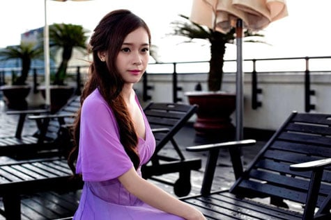 Ngay từ khi mới bước chân vào làng thiết kế, hot girl này đã được sự giúp đỡ của NTK Đỗ Hoài Nam.
